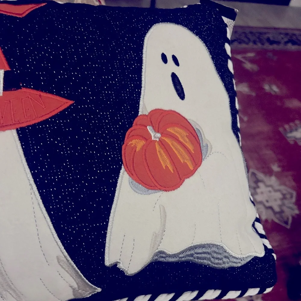 NWT LG Halloween Accent Pillow Ghosts Pumpkins 🎃 Black White Removable Cover